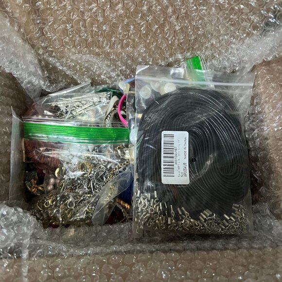 3.5+ Lbs Mixed Fashion Jewelry & Accessories For DIY Crafting Projects & Creativ - Picture 2 of 3